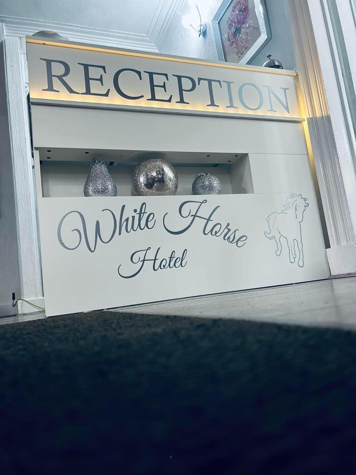 White Horse Hotel Strichen Exterior photo