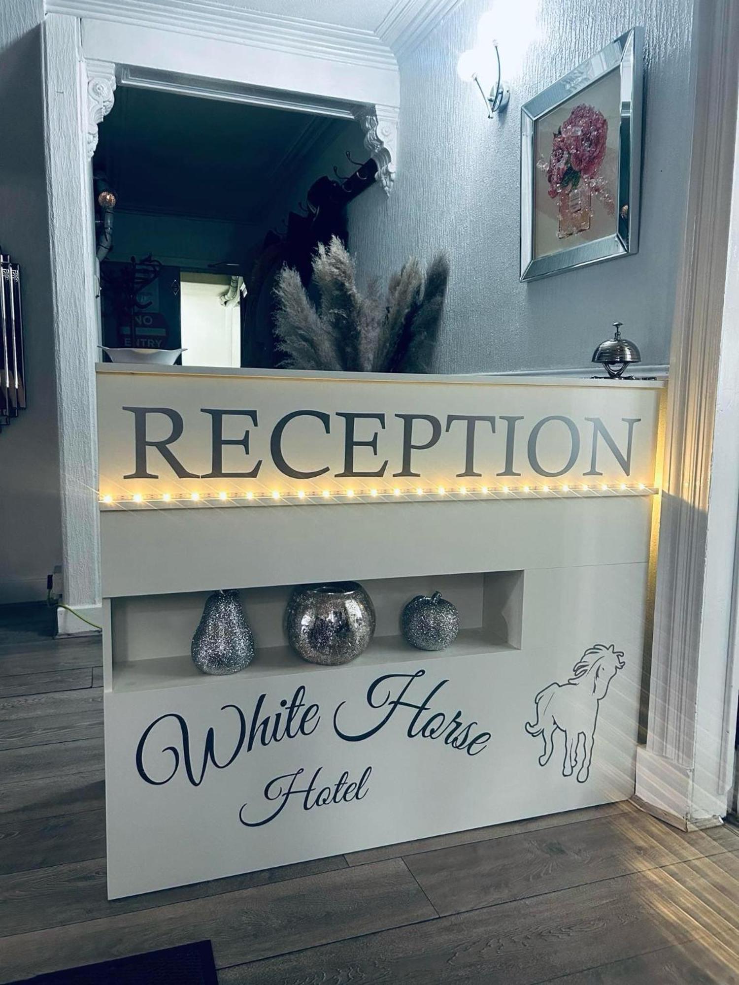 White Horse Hotel Strichen Exterior photo